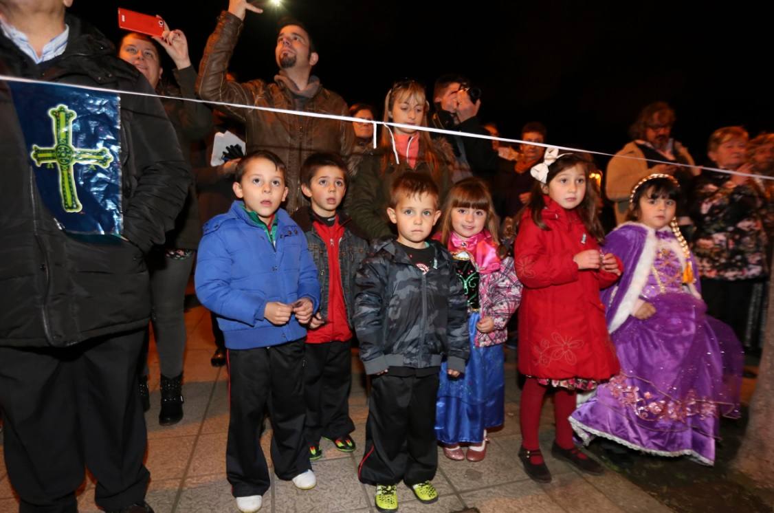 Llaranes, a ritmo de charanga y fanfarria en el Antroxu