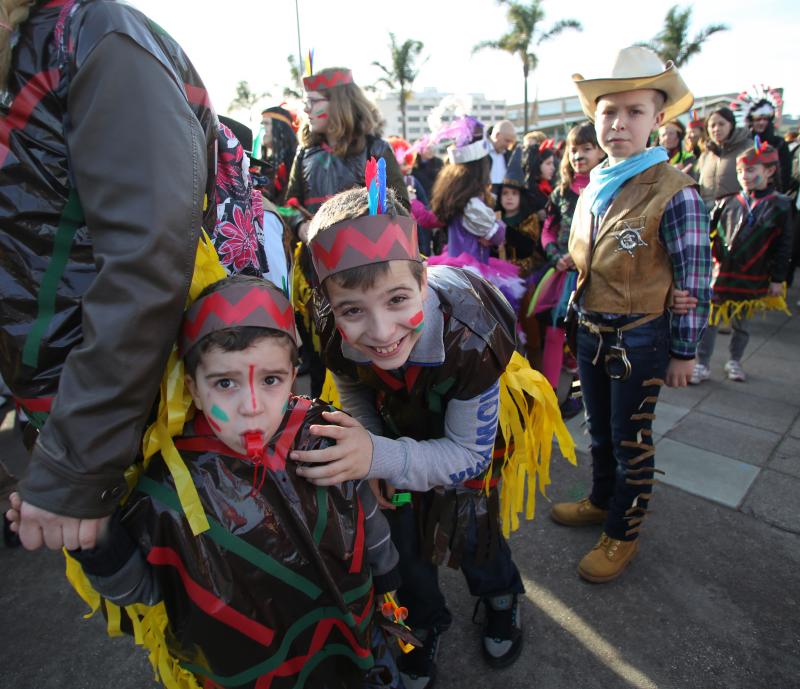 La Calzada y el Natahoyo desfilan por el Antroxu