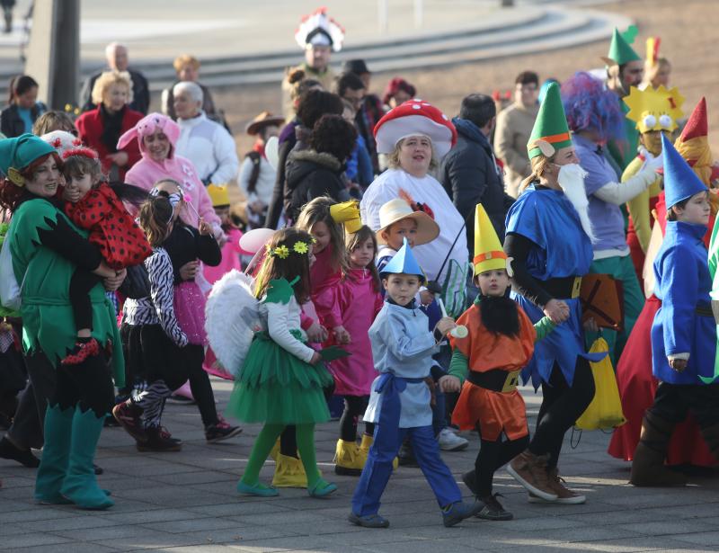 La Calzada y el Natahoyo desfilan por el Antroxu