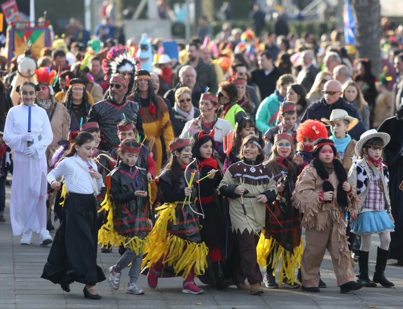 La Calzada y el Natahoyo desfilan por el Antroxu