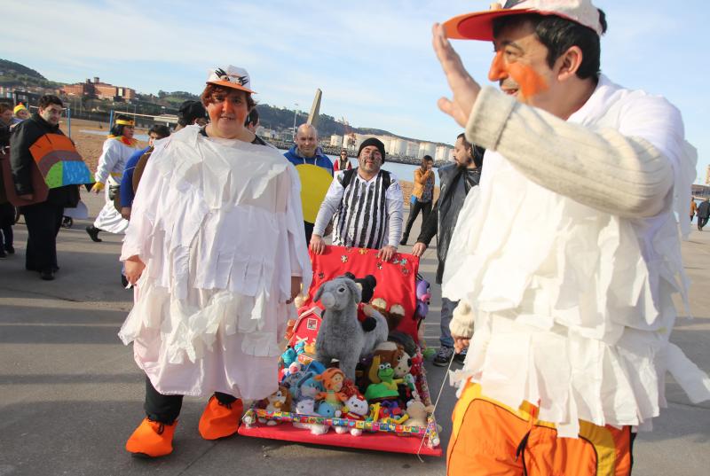 La Calzada y el Natahoyo desfilan por el Antroxu