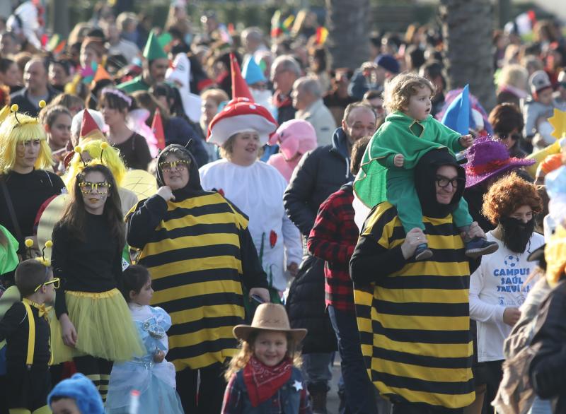 La Calzada y el Natahoyo desfilan por el Antroxu