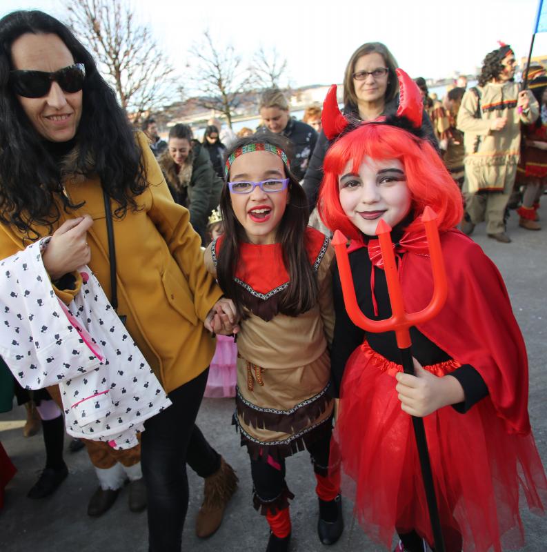 La Calzada y el Natahoyo desfilan por el Antroxu