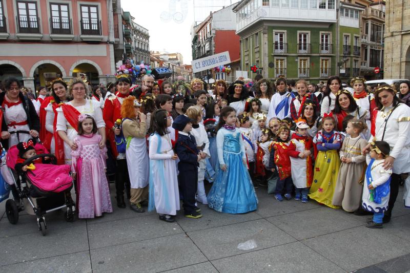 DESFILE DE ESCOLINOS ANTROXAOS POR LAS CALLES DE AVILÉS