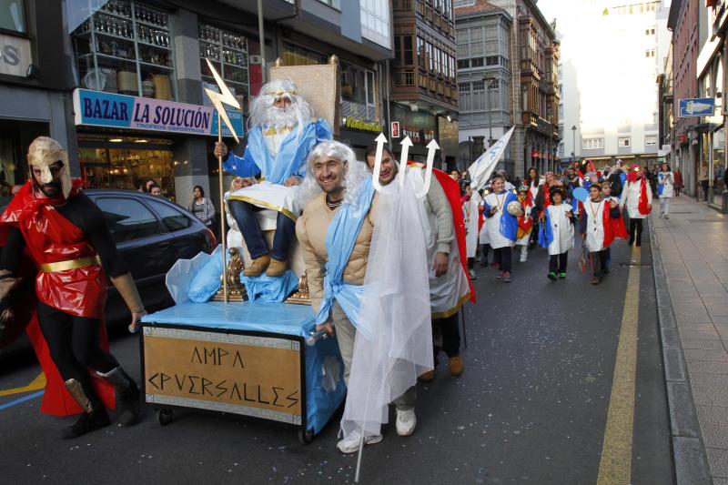 DESFILE DE ESCOLINOS ANTROXAOS POR LAS CALLES DE AVILÉS