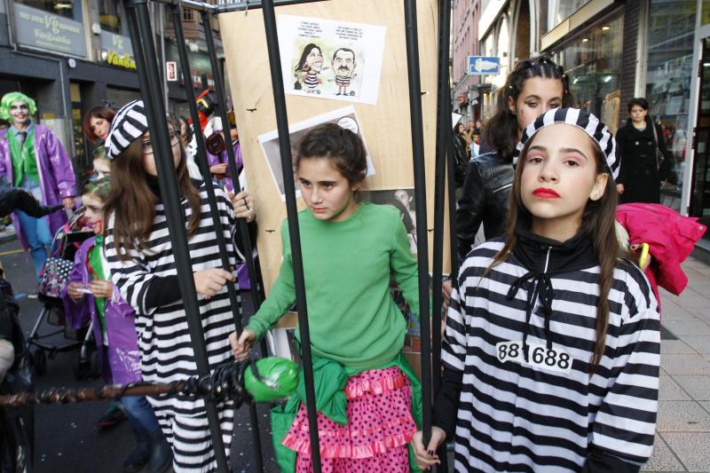 DESFILE DE ESCOLINOS ANTROXAOS POR LAS CALLES DE AVILÉS