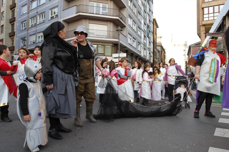 DESFILE DE ESCOLINOS ANTROXAOS POR LAS CALLES DE AVILÉS