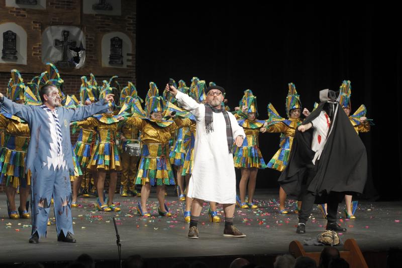 Concurso de charangas de Antroxu en el Jovellanos