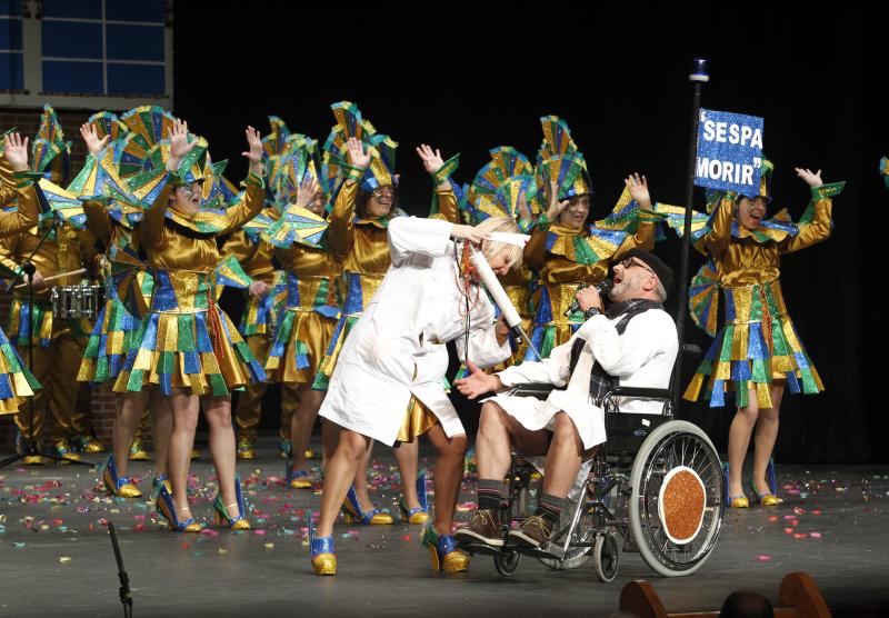 Concurso de charangas de Antroxu en el Jovellanos