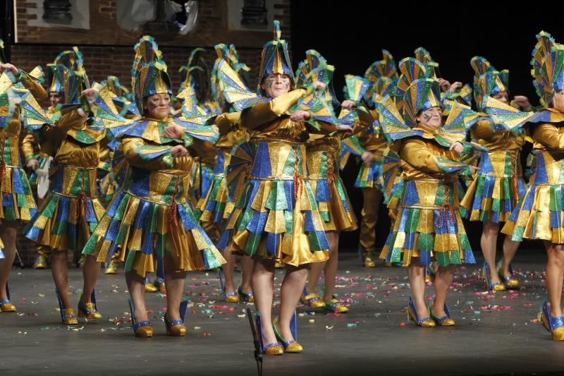 Concurso de charangas de Antroxu en el Jovellanos