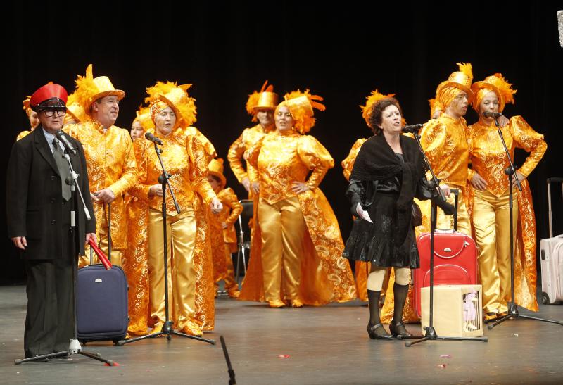 Concurso de charangas de Antroxu en el Jovellanos