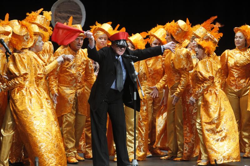 Concurso de charangas de Antroxu en el Jovellanos