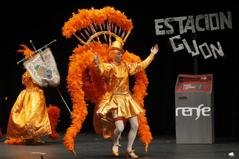 Concurso de charangas de Antroxu en el Jovellanos