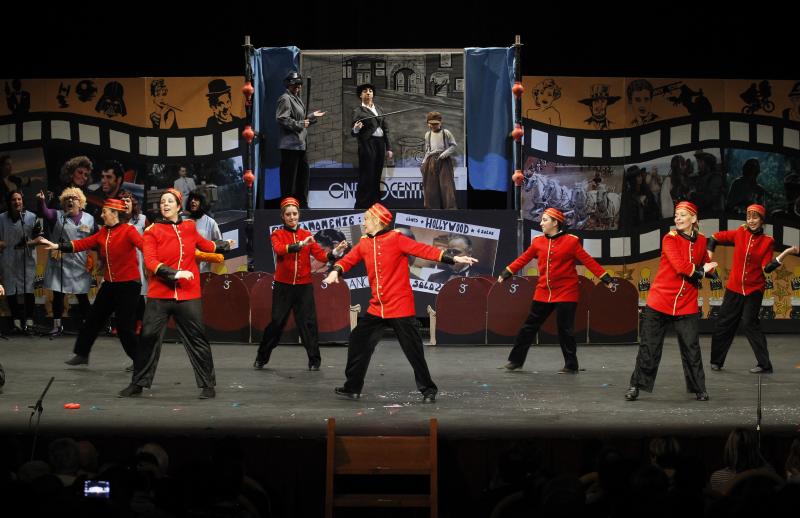 Concurso de charangas de Antroxu en el Jovellanos