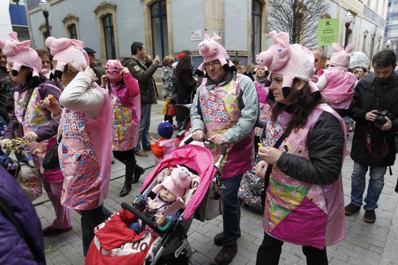 Desfile infantil de Antroxu por las calles de Gijón
