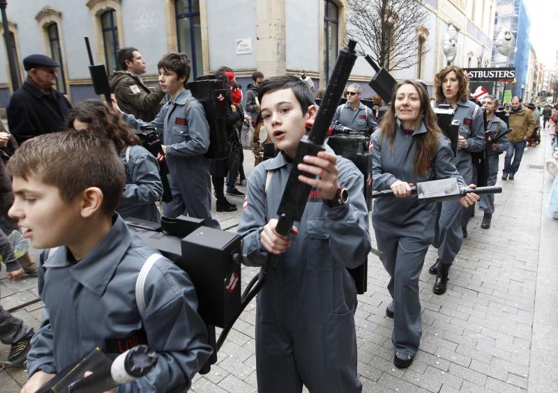 Desfile infantil de Antroxu por las calles de Gijón