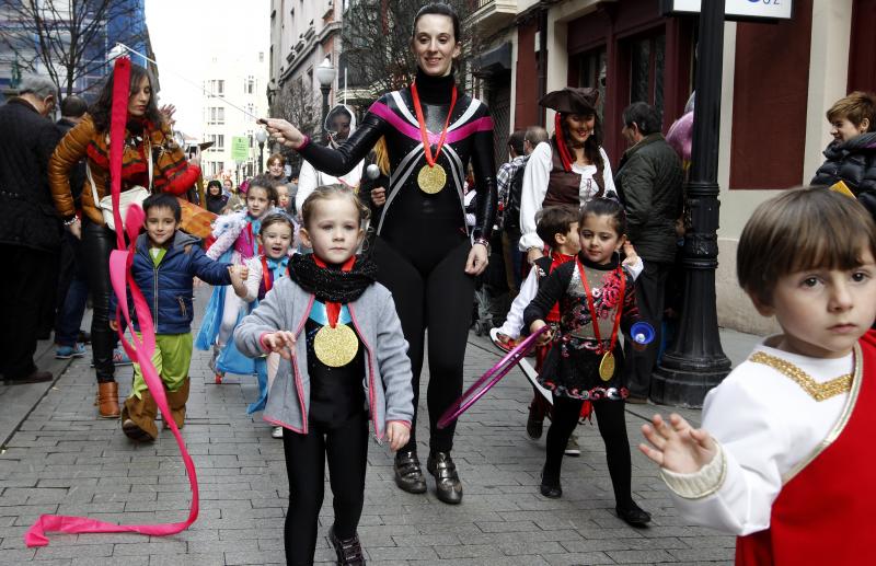 Desfile infantil de Antroxu por las calles de Gijón