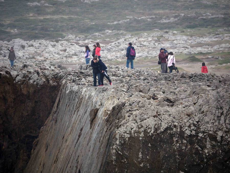 Las espectaculares imágenes de los Bufones de Pría por el temporal