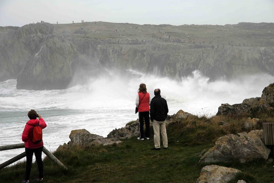 Las espectaculares imágenes de los Bufones de Pría por el temporal