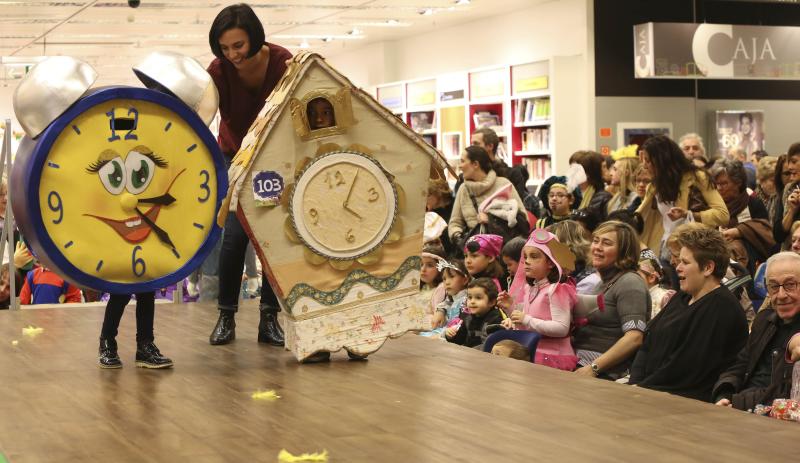 Los niños desfilan en los centros comerciales de Avilés