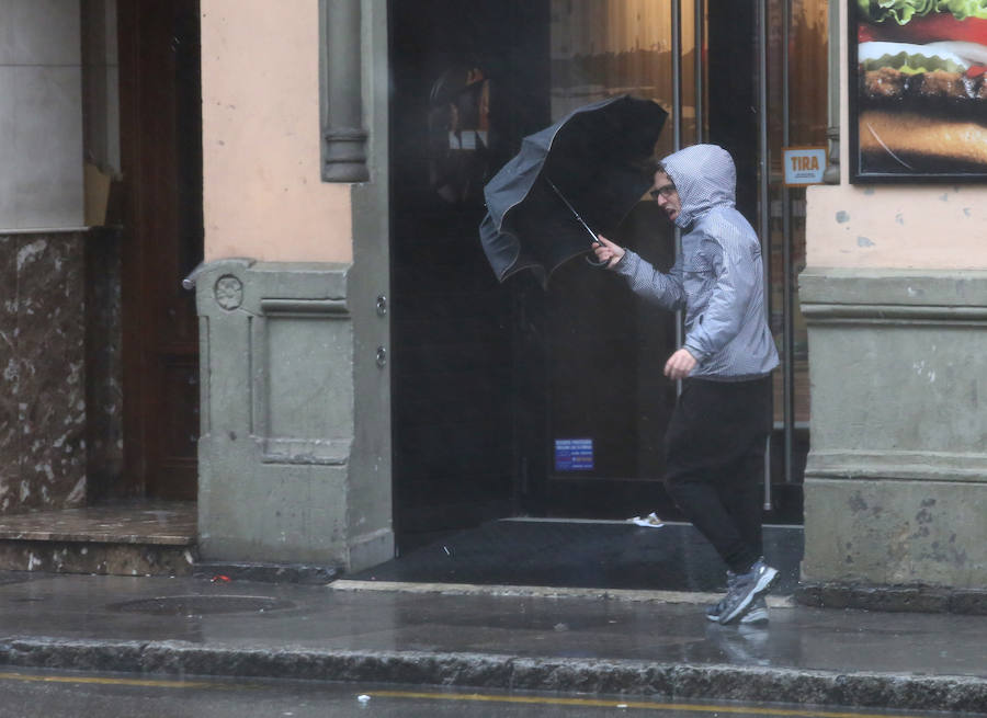 Gijón, afectada por el temporal