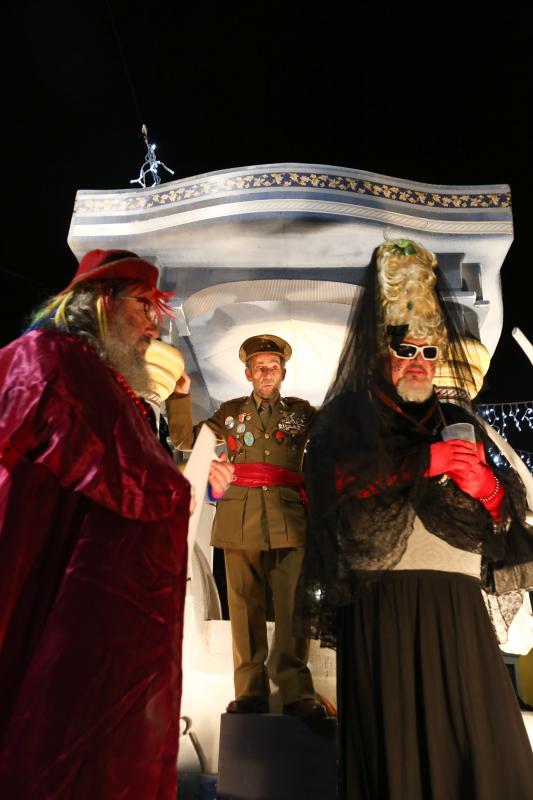 El Antroxu se despide quemando sardinas