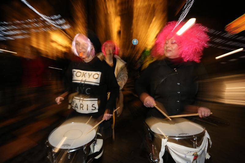 El Antroxu se despide quemando sardinas