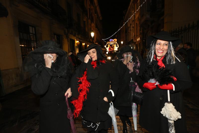 El Antroxu se despide quemando sardinas