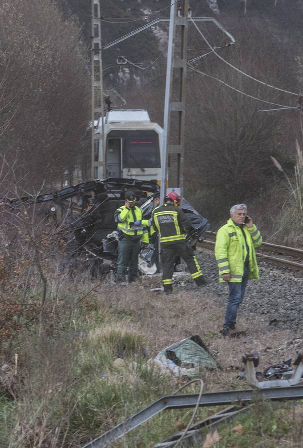 Un matrimonio fallece al ser arrollada su furgoneta por un tren en Cantabria