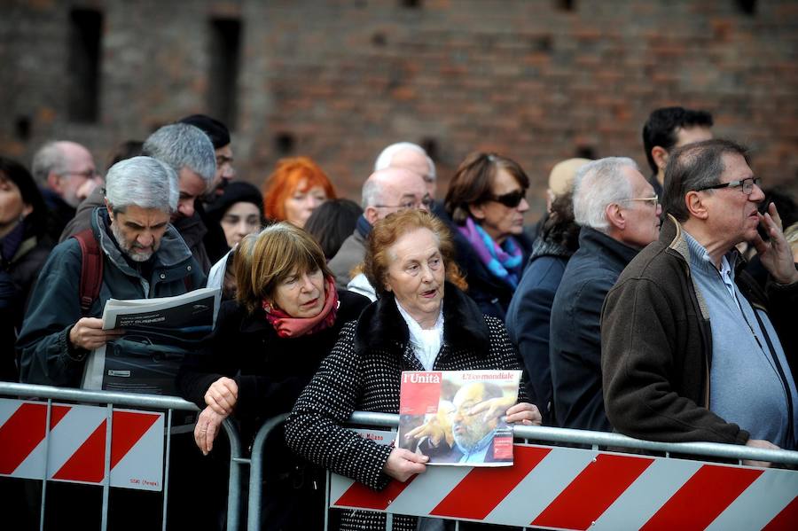 Un funeral laico despide a Umberto Eco