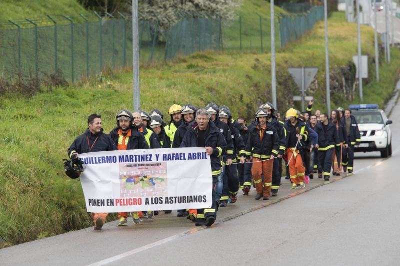 Bomberos de Asturias marcha hasta la Junta para exigir cambios en su organización
