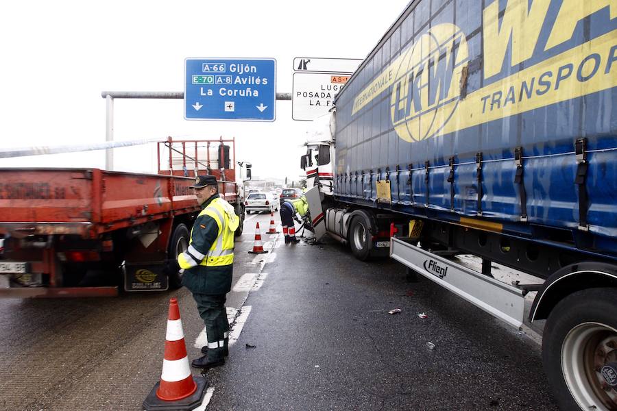 Un accidente provoca importantes retenciones en la A-66