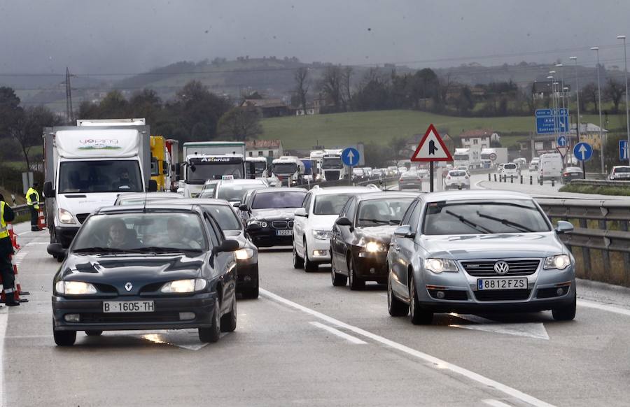 Un accidente provoca importantes retenciones en la A-66