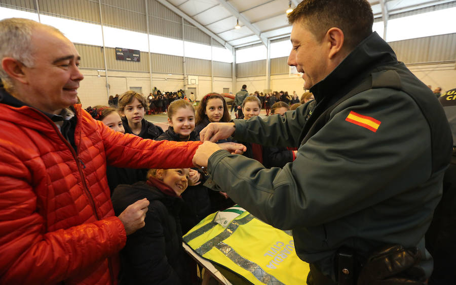 La Guardia Civil acerca su trabajo a los alumnos del Paula Frassinetti