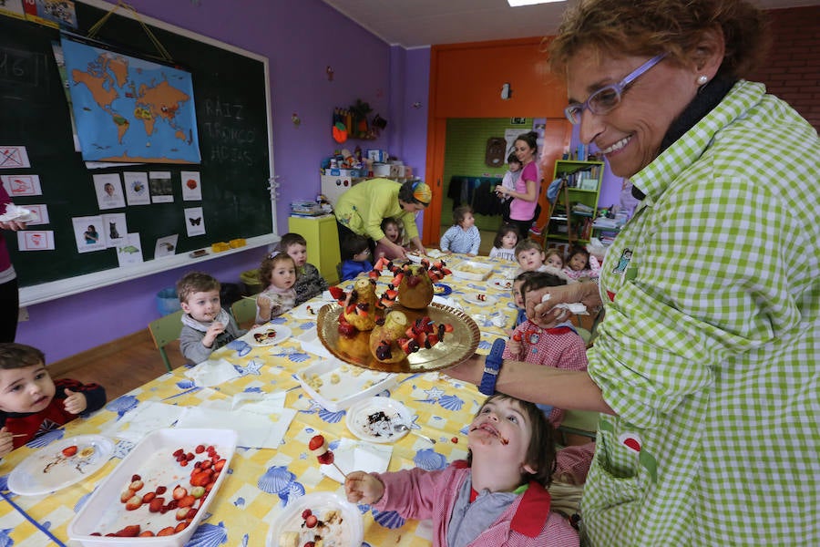 Los &#039;peques&#039; aprenden a comer fruta en el Marcelo Gago