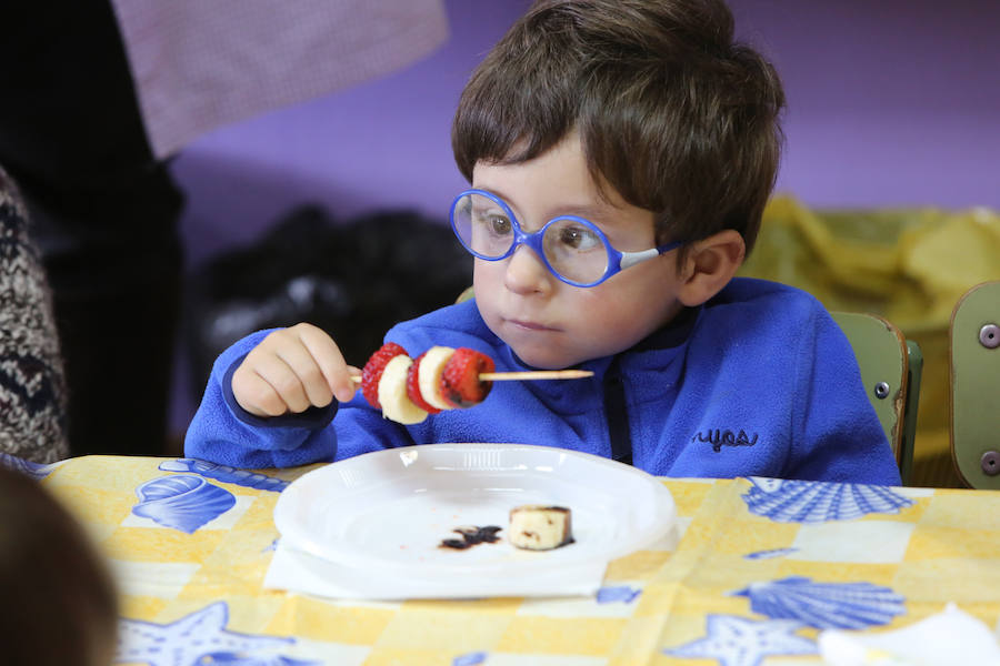 Los &#039;peques&#039; aprenden a comer fruta en el Marcelo Gago