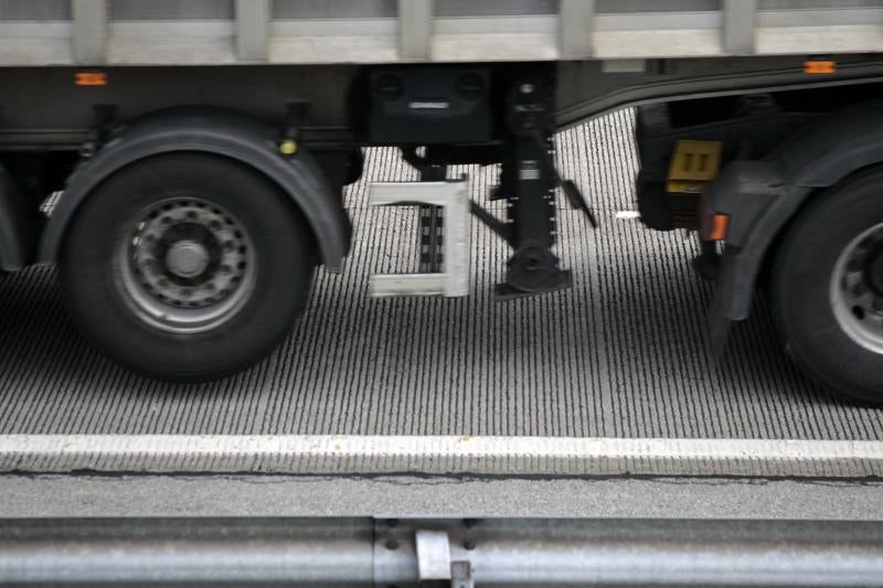 Los baches de la autopista &#039;Y&#039;