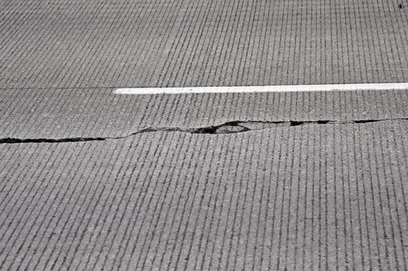 Los baches de la autopista &#039;Y&#039;