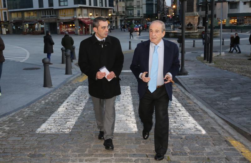 Presentación en Gijón de &#039;Buenas noches y saludos cordiales&#039;, la biografía de José María García