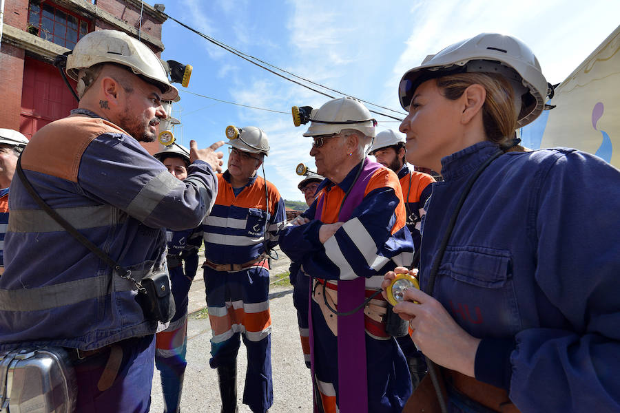 El padre Ángel visita el pozo Sotón
