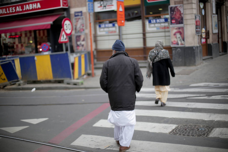 Scharbeek vuelve a la normalidad. Vecinos del barrio de Scharbeek.