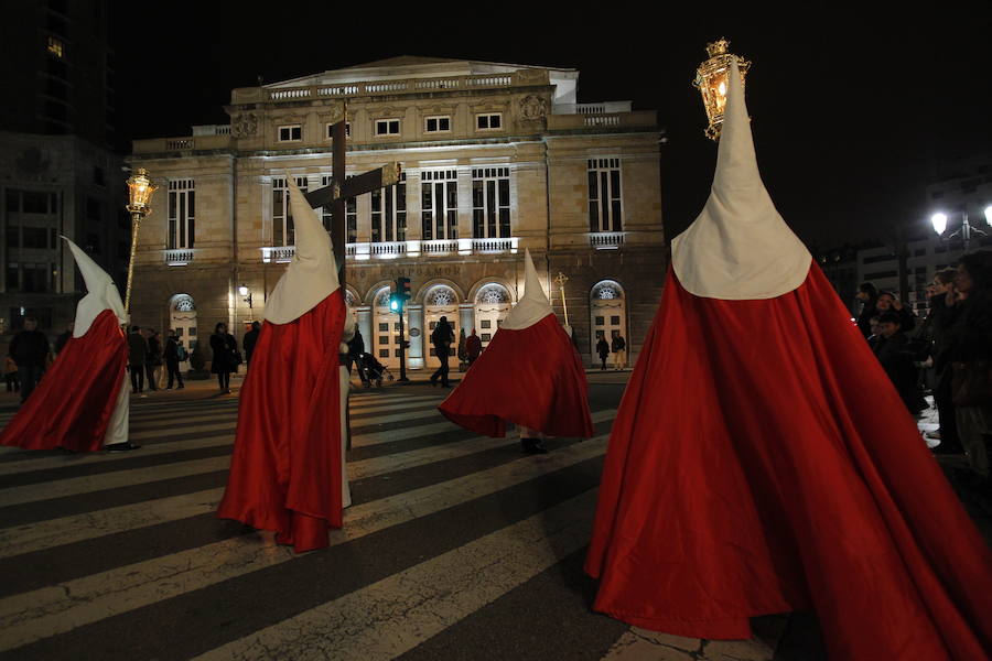 Un ovetense, indultado en la procesión del Jueves Santo