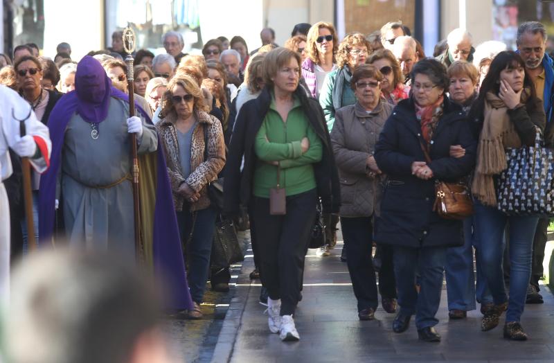 El sol arropa a la Soledad en Gijón