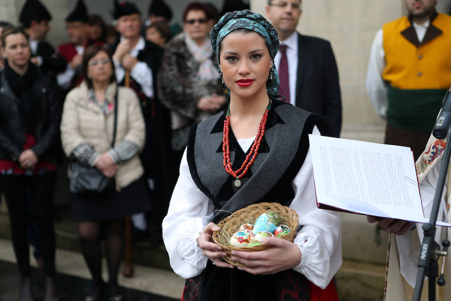 La Pola celebra los Güevos Pintos (2)