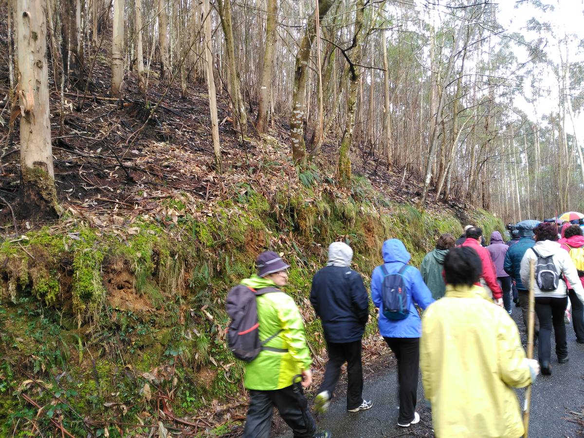 El Franco camina en apoyo a los afectados por los incendios