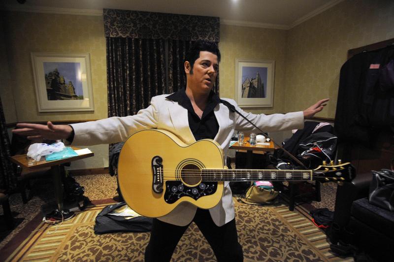 Elvis vuelve al escenario en Escocia