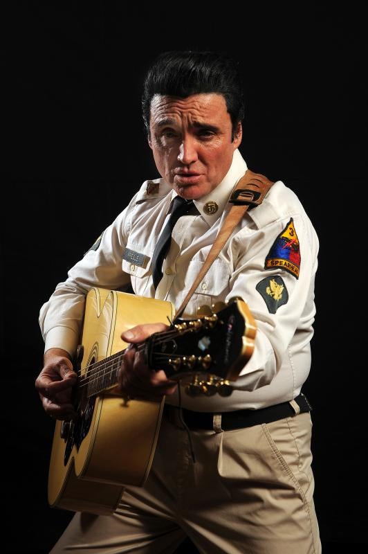 Elvis vuelve al escenario en Escocia