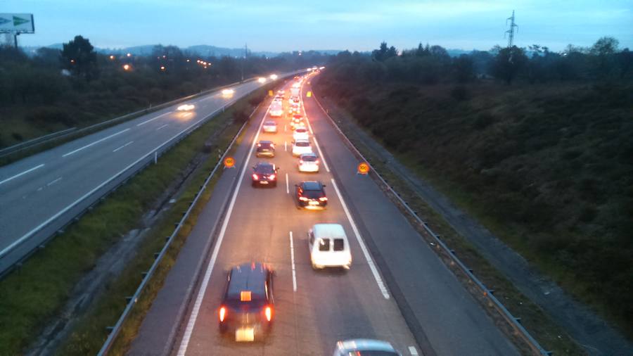 Segunda jornada de retenciones en la &#039;Y&#039; por las obras de reparación del pavimento