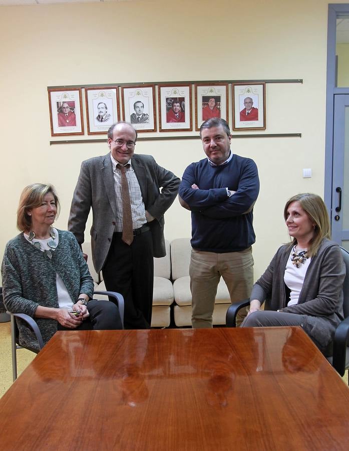 Siete campus con «necesidades diferentes». José María Roca, Decano de derecho (de azul) y directores de departamento