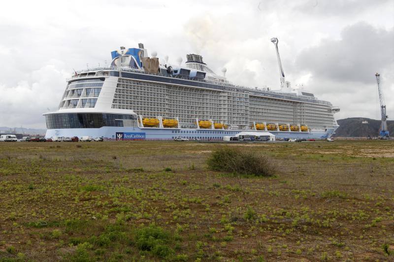 El &#039;Ovation of the seas&#039; visita Gijón